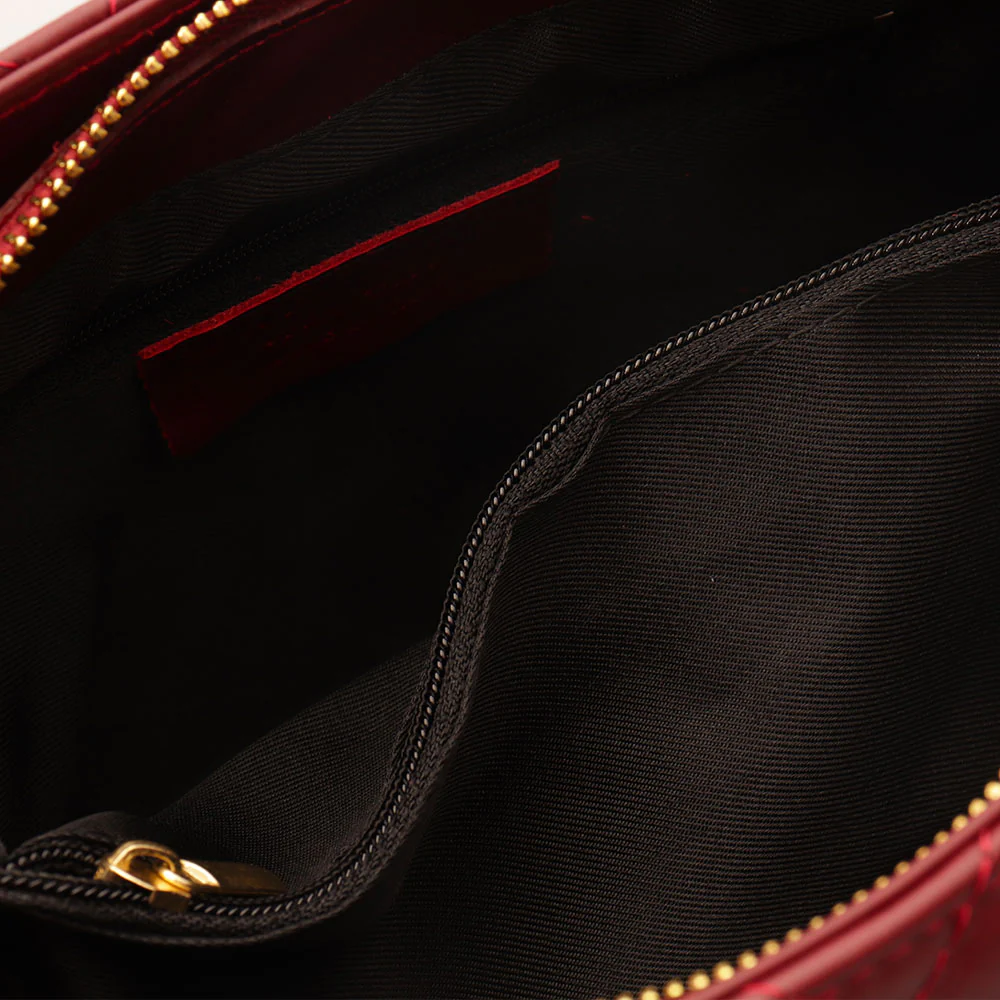 Borsa a Mano con Tracolla VIAVERDI in Pelle Bordeaux Matelassè Made in Italy linea Saturnia - Image 7