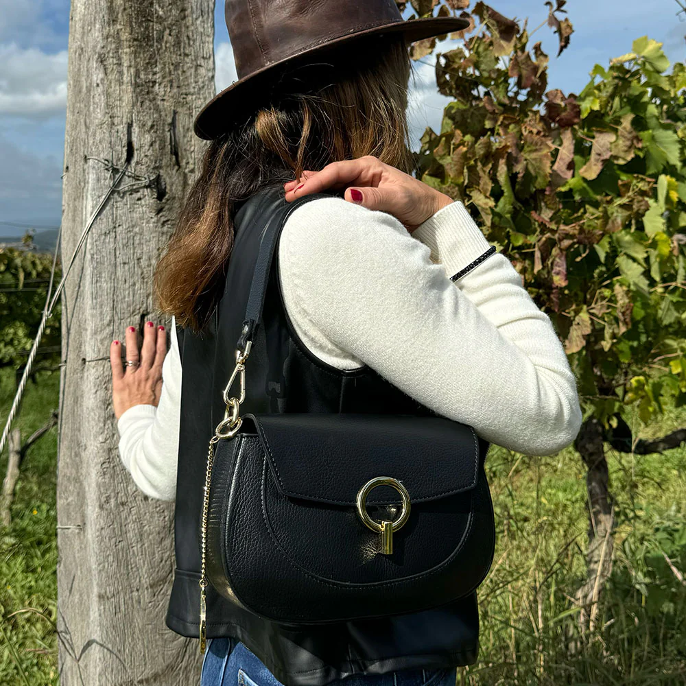 Borsa a Spalla con Tracolla VIAVERDI in Pelle Nera Made in Italy linea Montalcino - Image 12