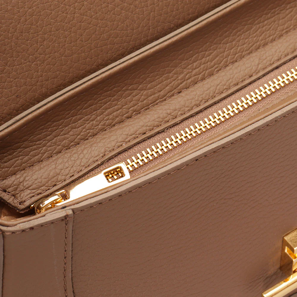 Borsa a Spalla con Tracolla VIAVERDI in Pelle Taupe Made in Italy linea Montalcino - Image 8
