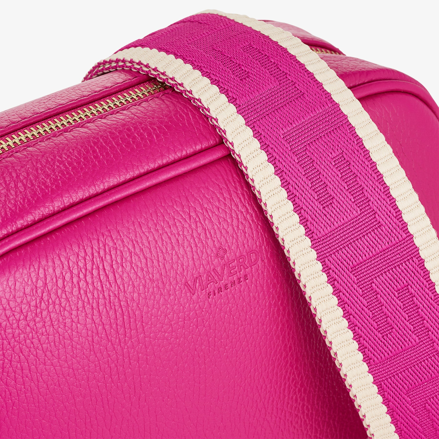 Borsa Camera Bag Media in Pelle Fucsia con Tracolla VIAVERDI Made in Italy - Image 4