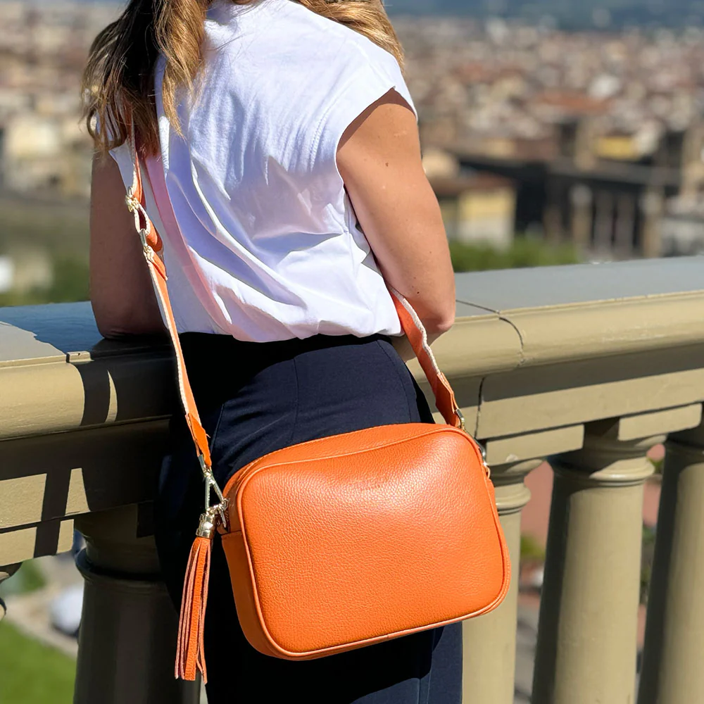 Borsa Camera Bag Media in Pelle Fucsia con Tracolla VIAVERDI Made in Italy - Image 6