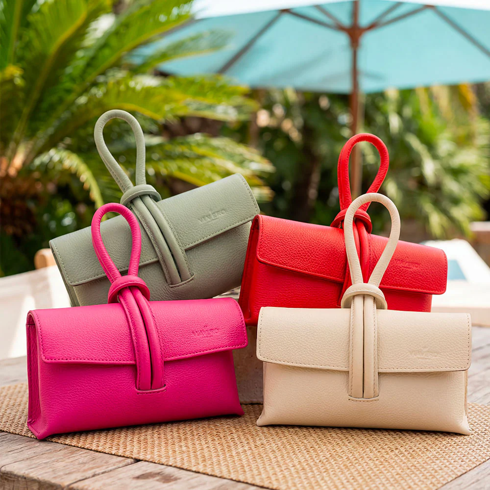 Borsa Clutch a Mano con Tracolla VIAVERDI in Pelle Celeste Made in Italy linea Castiglione - Image 11