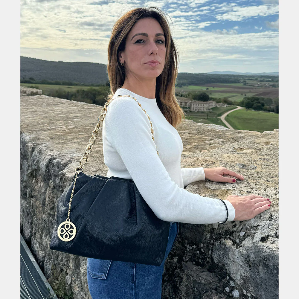 Borsa Hobo a Spalla con Catena VIAVERDI in Pelle Nera Made in Italy linea Monteriggioni - Image 3