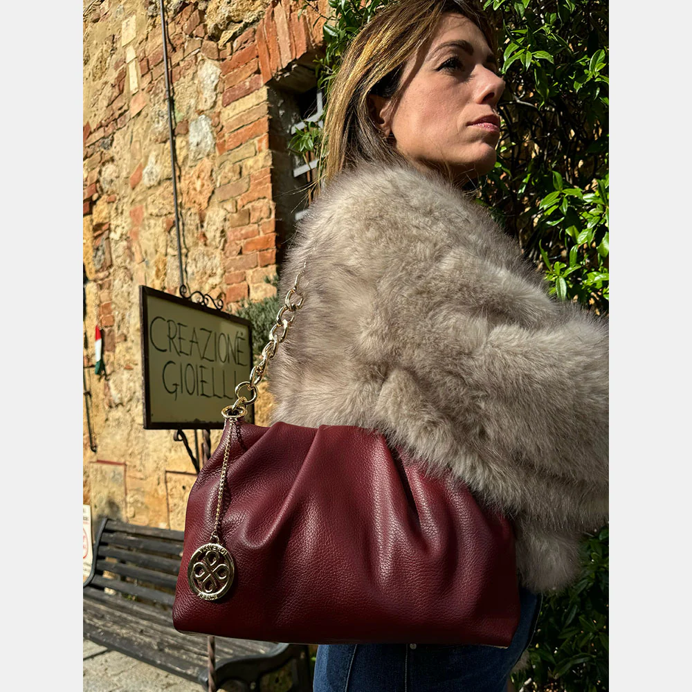 Borsa Hobo a Spalla con Catena VIAVERDI in Pelle Bordeaux Made in Italy linea Monteriggioni - Image 3