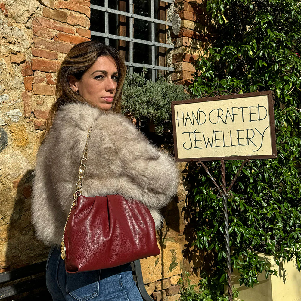 Borsa Hobo a Spalla con Catena VIAVERDI in Pelle Bordeaux Made in Italy linea Monteriggioni - Image 9