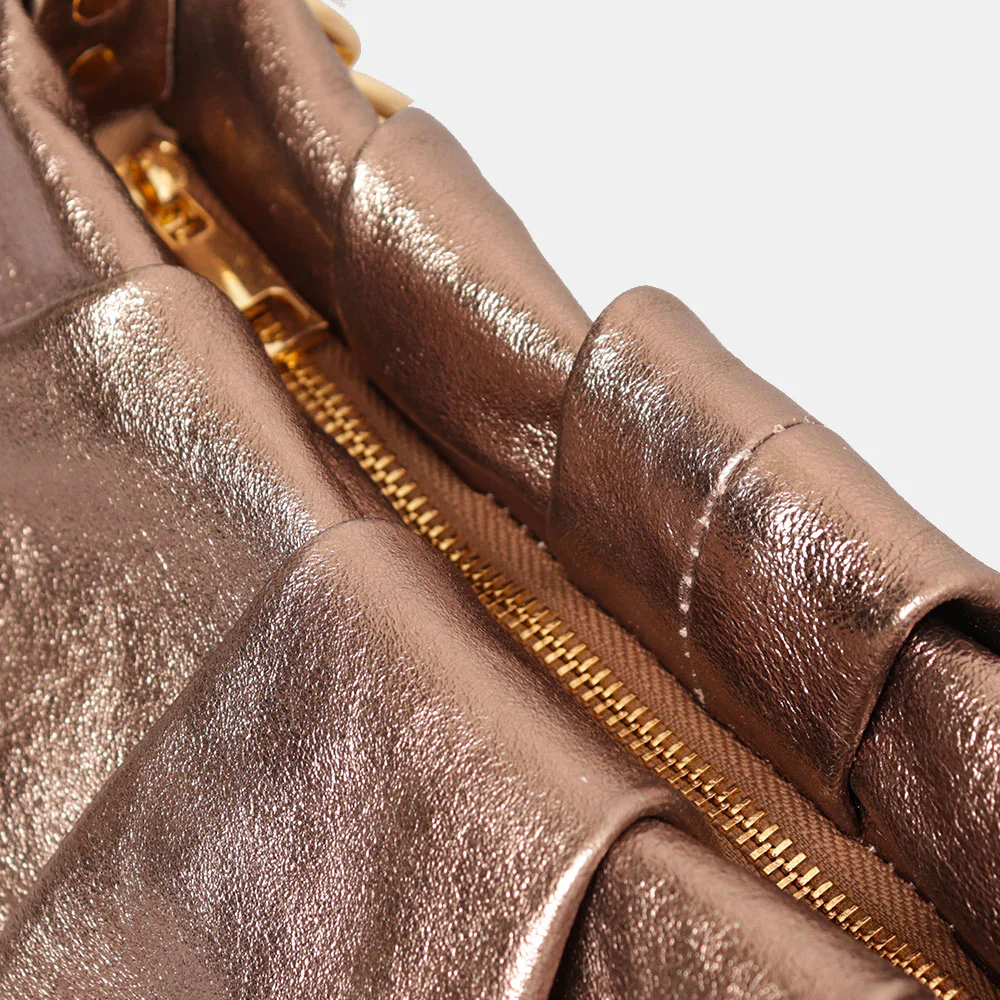 Borsa Hobo a Spalla con Catena VIAVERDI in Pelle Bronzo Made in Italy linea Monteriggioni - Image 5
