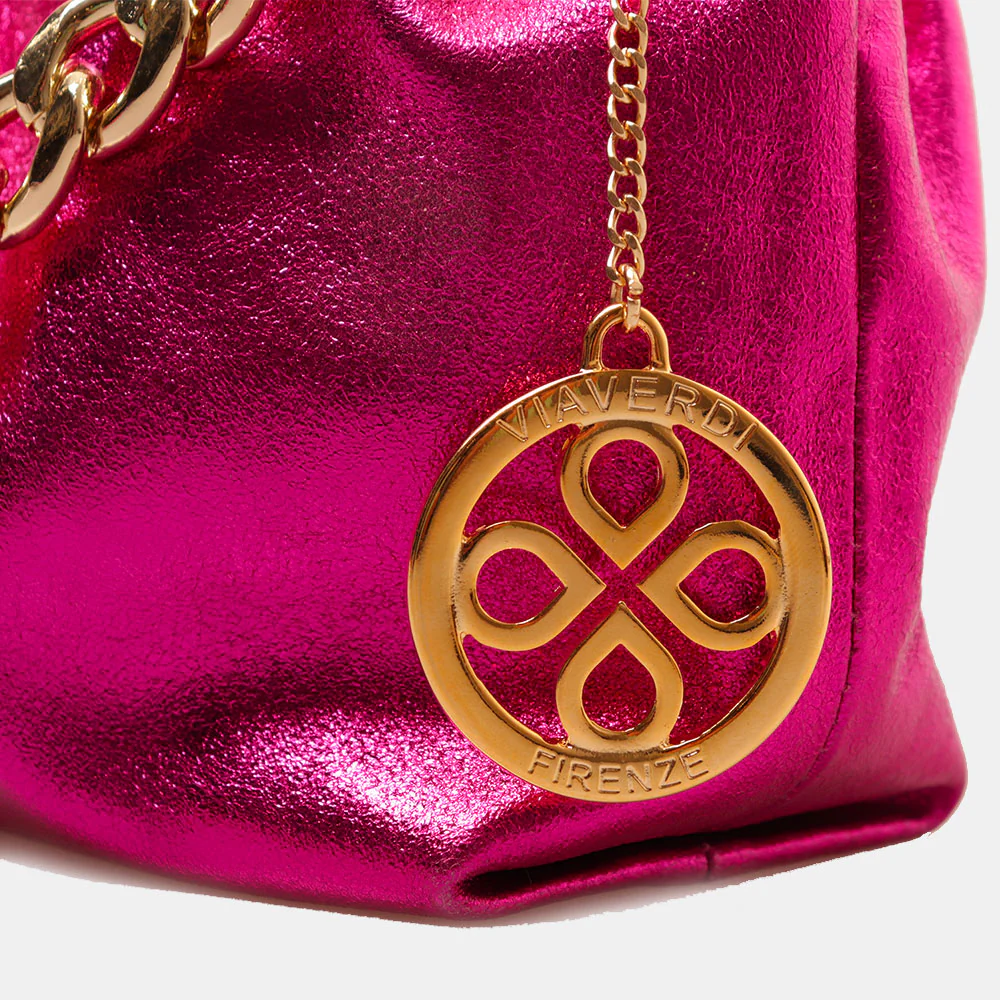 Borsa Hobo a Spalla con Catena VIAVERDI in Pelle Fucsia Metallizzato Made in Italy linea Monteriggioni - Image 8