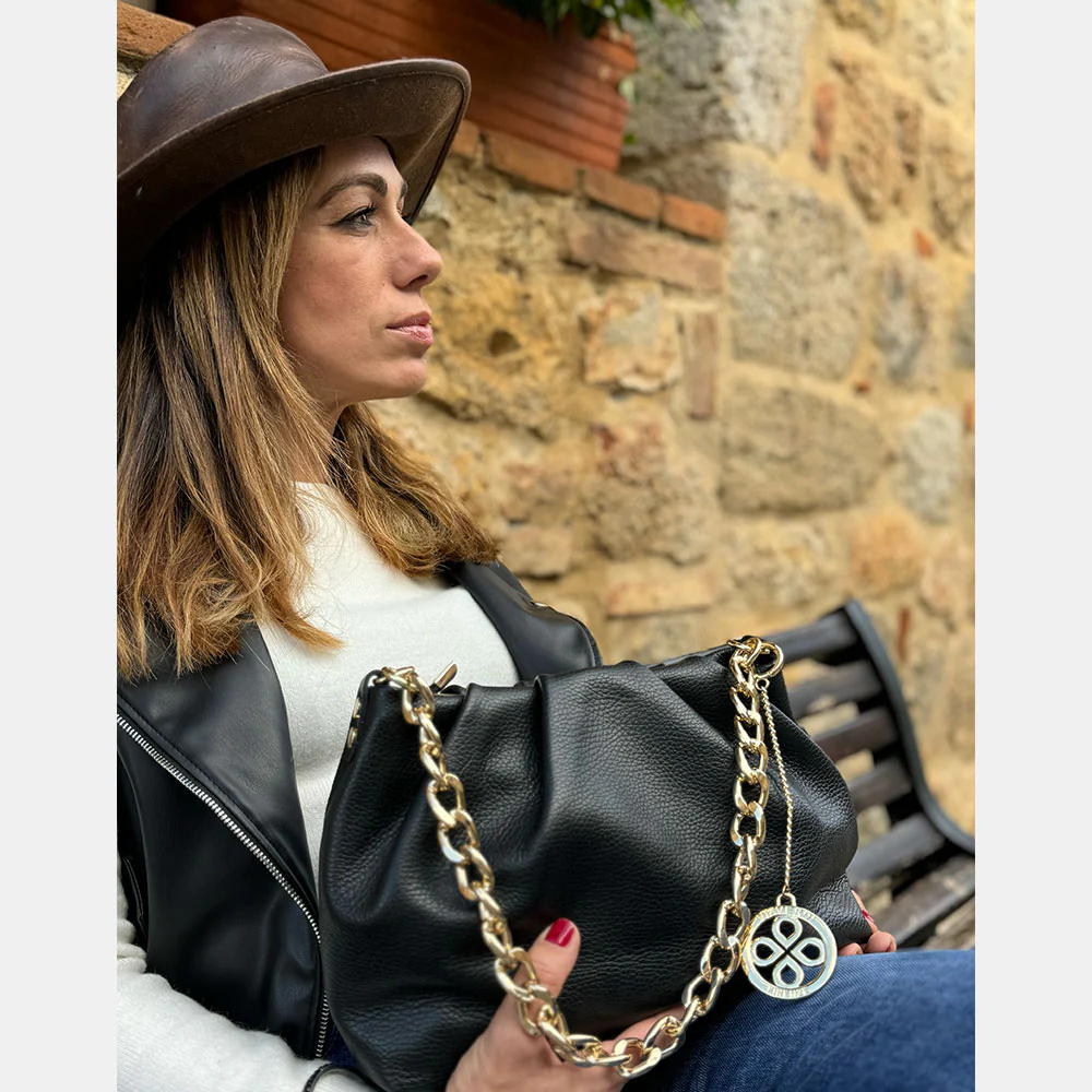 Borsa Hobo a Spalla con Catena VIAVERDI in Pelle Nera Made in Italy linea Monteriggioni - Image 11