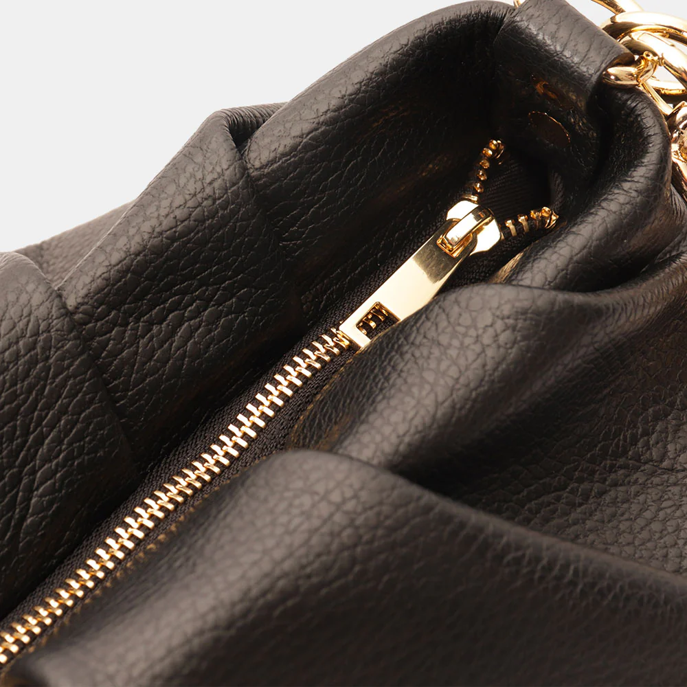 Borsa Hobo a Spalla con Catena VIAVERDI in Pelle Nera Made in Italy linea Monteriggioni - Image 8